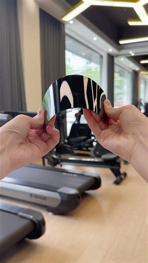 A privacy screen protector that’s actually tough#smartdevil #screenprotector #iphone #phonecase