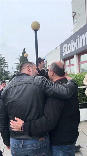 Η άφιξη του Νίκου Χουγκαζ στο Παλατάκι για τον αγώνα με την Μπιλμπάο