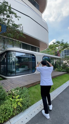 ¿Adivina cuánto cuesta esta casa cápsula? 💰🏡 #CasaCápsula #ViviendaFuturista #CasaCompacta #CasaMóvilModerna #MicroVivienda