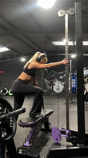 boglárka | science based glute day🧬 1. step ups are scientifically ranked the most glute activating exercise, lean forward and push through the heels... | Instagram