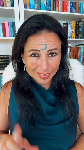 You’re dreaming AND you’re downloading highly intelligent information.. The visions you’re receiving? That’s not your imagination. They’re blueprints. Soul maps. Purpose-coded instructions. You don’t need more strategy. You need to trust the clarity already arriving through your Third Eye Chakra Consciousness. This is where psychic sight becomes soul-aligned service. Where channeling your truth pays you. If you’re done guessing and ready to lead from your Oracle frequency... 💙 Comment THIRD EYE