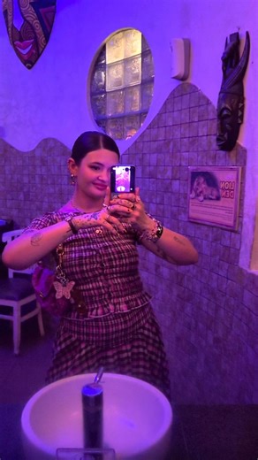 SAM TODD 🎀 on Instagram: "Just two girls in the bathroom 💄💞 #balisafari #tamansafaribali #lioness"