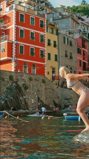 Italy, colorful cliffside village of Manarola #travel #summer