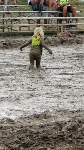 kids stuck in mud gets no help