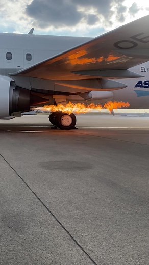 First start after engine change.#boeing #boeing737 #aircraft #aicraftmaintenance #lovemyjob #passion #aicraftmechanic #cfm56 #cfmengine #engine #nightshift #enginerunning