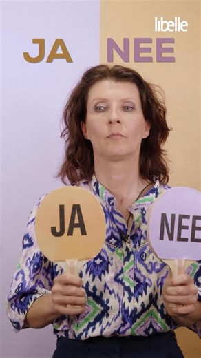 Vandaag gaan we in gesprek met Esther Ouwehand (49) van de PvdD. We spraken haar over het invoeren van menstruatieverlof tot te laat komen. Esther vindt dat werkende Nederlanders te veel belasting betalen. Nieuwsgierig? Bekijk de langere versie van de video via de link in bio. Morgen gaan we pingpongen met Rob Jetten van D66. #libelle #politiek #esterouwehand | Libelle