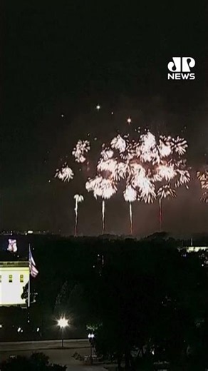 Céu de Washington é iluminado por fogos e raios na festa do 4 de julho #shorts