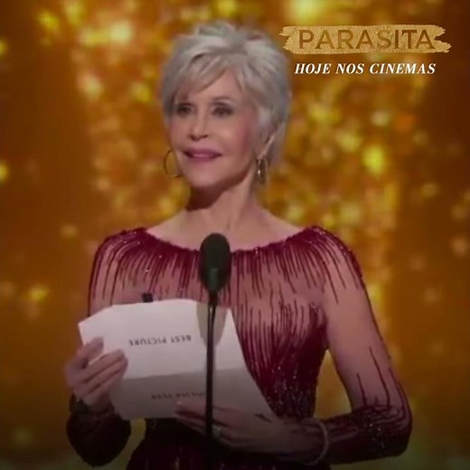 Equipe de Parasita recebendo o Prêmio de Melhor Filme no Oscar 2020!