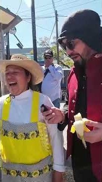 Me quería dar su plátano 😳