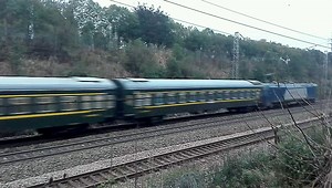 春运伊始，临客K6291（南昌-定南）接近赣州东站