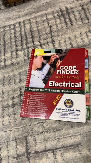 Code Finder Electrical 2023 es una guía práctica diseñada para electricistas que trabajan en obra y necesitan consultar el código de forma rápida y clara incluye pestañas por secciones referencias directas y explicaciones basadas en el National Electrical Code 2023 ideal para resolver dudas al momento pasar inspecciones y trabajar conforme a código sin perder tiempo.#CodeFinder#Electricistas#NEC2023#CodigoElectrico#TrabajoEnObra