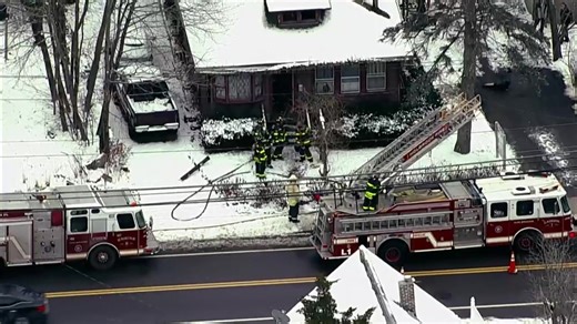 5 displaced by Holbrook fire