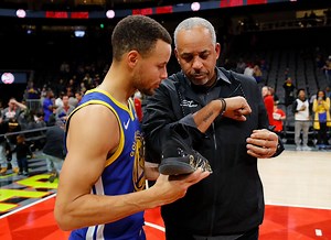 Video: "You're shooting bricks, man" - Dell Curry hilariously calls out a young Steph Curry in viral throwback clip