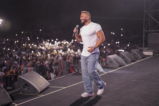 Tamer Hosny cancels Alexandria concert for safety amidst fainting cases | Al Bawaba
