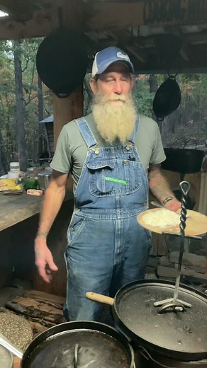 What we cooked today? #cacestbonseasoning #voodooseasoning #cookingwithcajun #whatwecookedtoday #foodtok #outdoorcooking #coorslight #cajuninthemountains #castironcooking #mfnconebread #soulfood