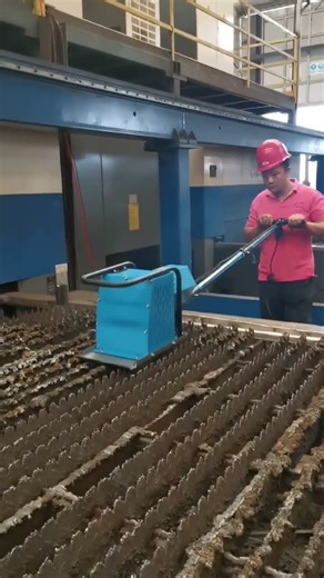 This is how we deal with stubborn slag on the laser cutting bed!