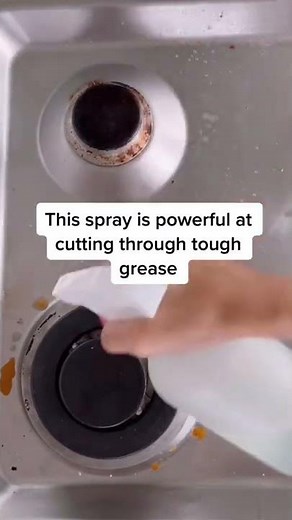 You need this DIY kitchen degreaser spray in your life 🙌