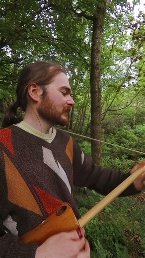 Travelin' Riverside Blues - 1-string Cigar Box Guitar