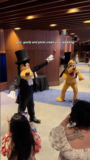 the best wedding crashers!! #disney #disneywedding #weddingcrashers