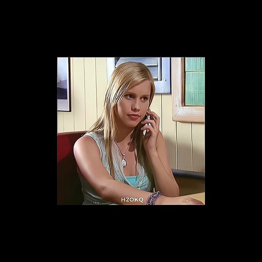 Discover the Beautiful Looks of Emma Gilbert from H2O: Just Add Water