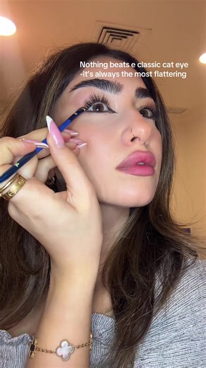 Classic Cat Eye Makeup Tutorial