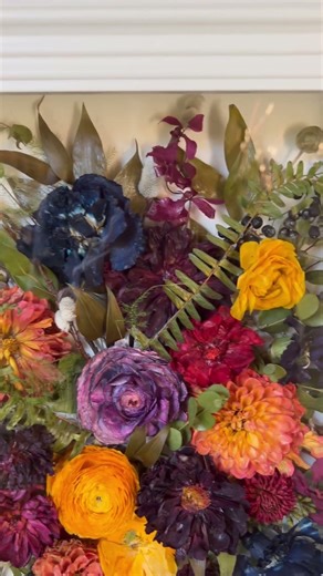 White shadow box with preserved flowers!!#weddingflowerpreservation #dryflowershadowbox