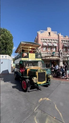 Disneyland Cavalcade with Chip 'n Dale & More🥁#disneyland #disney #disneyparks #disneycharacters