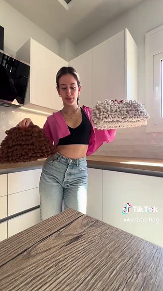 Another puffy shooting 🍒✨🤎 #fypシ゚ #fyp #bags #crochet #puffy