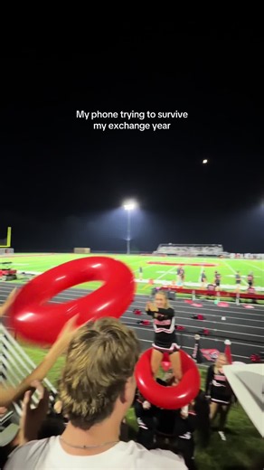 Como el rubio ignora absolutamente el móvil JAJAJAJJ #fnl🏈 #exchangestudent #fyyp obviamente tenía que ser yo