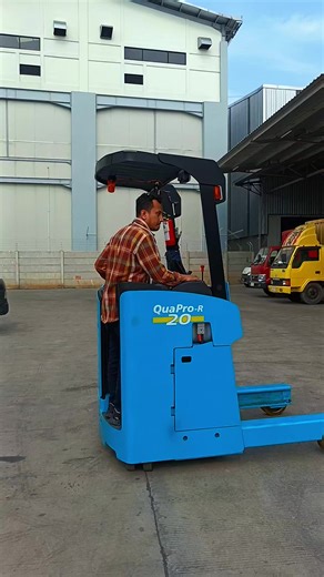 Sumitomo Forklift Operation
