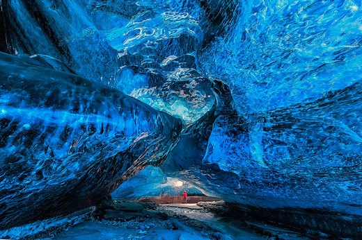 Amazing 5-Day Northern Lights Winter Vacation Package in Iceland with Ice Caving & the Blue Lagoon | Guide to Iceland