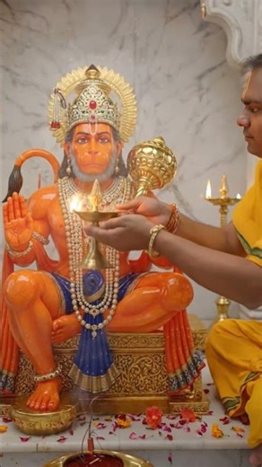 Aarti ki Jay Hanuman Lala Ki 🙏#hanumanchalisa #hanumanbhajans #youtubeshorts