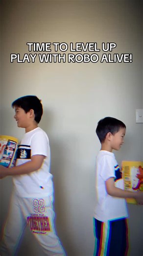 ZURU Toys | Take playtime to the next level—discover the Robo Alive Deep Sea Monster Surprise and see what’s lurking beneath the waves 🌊👾 #RoboAlive | Instagram