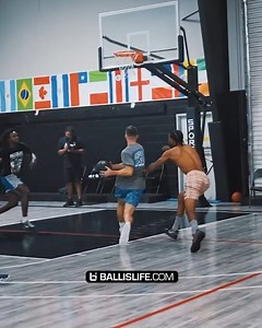 These dudes cannot guard Austin Mills | Ballislife