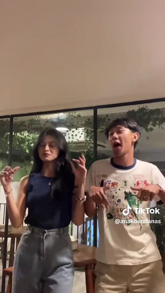 Trend TikTok Dance: Kamu Jahat Khianati Aku
