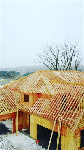 Ryan Smith on Instagram: "I love framing that's no secret. But what really lights my fire is the planning and then achieving the results that were intended. If you work or do anything in life with good intentions the results will always follow suit. Applying yourself doesn't cost a thing but thought and effort. A roof like this would trip up even the most seasoned framing carpenter. We make it easy on purpose! Do you???? #art #finehomebuilding #perfect #design #carpentry"