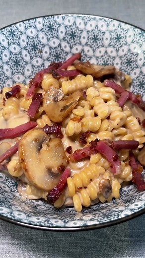 Ricetta Fusilli Bucati Funghi e Speck Cremosa