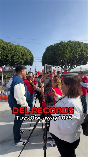 Jo2 on Instagram: "Del Records 🔴 giving back to the community on their annual Toy Giveaway 🎁🎄🎅🏼 @delrecords @andrewdelvillar @angeldelvillar27 #DelRecords #Christmas #ToyGiveaway #SantaClaus #Grinch #Lynwood"