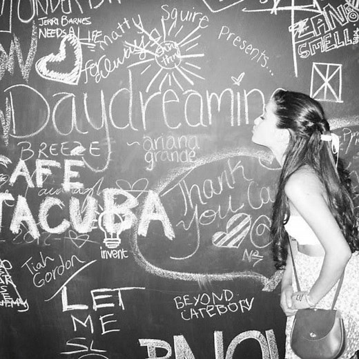 Ariana Grande – Pink Champagne