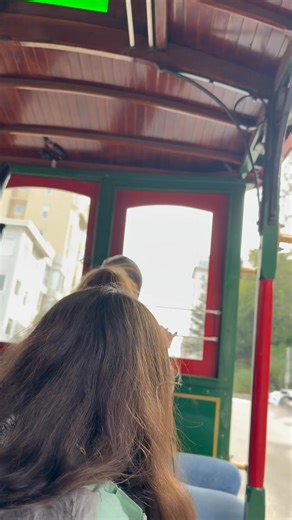 A day in the life of downtown San Francisco—tourist mode in my hometown ❤️ Even though I’ve been living in SoCal since 1982, San Francisco will always feel like home. I make it a point to come back at least once a year because I miss it—the energy, the beauty, the rhythm of the city ❤️ Walking the streets downtown, soaking it all in, I was reminded why this place is so special. It’s amazing how many people you meet just by being out and about—tourists from Portland, France, Australia, and even S