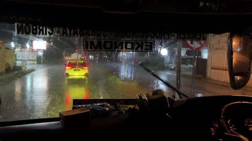 Hujan malam  Tembang kenangan perjalanan semakin syahdu #fyp #foryou #busmania #storybus #huntingbus📸