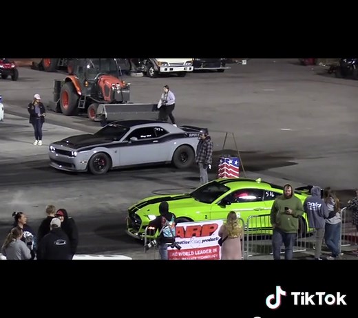 ✅ Shelby GT500 vs Hellcat #fordmustangshelbygt500 #dodgechallengerhellcat #dodgehellcat #fordmustang #corridadearrancada #dragrace #supercarmove #supercars #ultimasnoticias #news #CapCut #TikTok