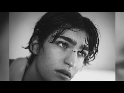 18-year-old becomes supermodel after getting discovered on TikTok