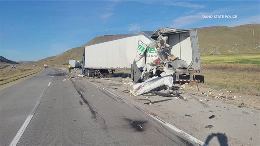 Right lane of westbound I-84 near Hammett closed because of semi-truck crash