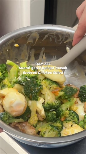 Full Recipe ⬇️ Bahan : 150 Gr Dada Ayam (Mau diganti Paha Ayam juga boleh) 1 Sdm Kecap Asin 1 Sdt Minyak Wijen 1 Sdt Bawang Putih Bubuk 1 Sdm Tepung Maizena Lada Secukupnya Kaldu Ayam Bubuk Secukupnya 1 Pcs Brokoli 4 Pcs Telur Saus : 3 Sdm Mayonaise 1 Sdm Saus Tomat 1/2 Pcs Lemon Juice 1 Sdm Kecap Asin 1 Sdm Madu 1 Sdt Bawang Putih Bubuk 1 Sdt Lada Cara Pembuatan : 1. Rebus telur dan brokoli. 2. Tumis ayam yang sudah dimarinasi, lalu tiriskan. 3. Campurkan semua bahan saus kedalam bowl. Masukkan