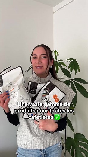 À la recherche de café de qualité? 👀 Chez Café Castelo, en tant qu'entreprise familiale, la qualité est au cœur de tout ce que nous faisons. Chaque semaine, nous torréfions avec soin nos grains 100 % Arabica pour vous garantir un café toujours frais et savoureux. ☕ Dans chaque tasse, vous retrouvez plus de 28 ans d'expertise, de passion et de savoir-faire dans l'art du café. Cliquez sur le lien ci-dessous et découvrez votre nouveau café préféré chez Café Castelo! 🤎 | Café Castelo Maison de tor