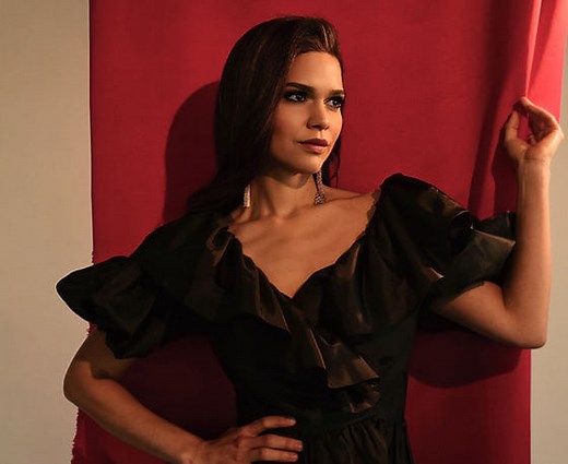 Puerto Rican opera singer Larisa Martínez has been praised and sought after for her “smoky soprano” (Opera News), gracing many of the world’s top opera and concert stages including recent debuts as a soloist at the Kennedy Center, Carnegie Hall, Madison Square Garden, and the Hollywood Bowl. This season, Larisa Martínez tours extensively with violinist Joshua Bell, in a program entitled “Voice and the Violin” that explores repertoire ranging from classical art song and opera, to musical theater,