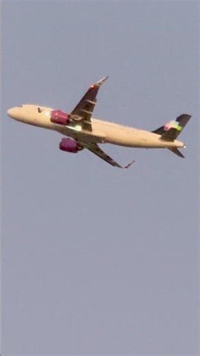✈️ Volaris powerful takeoff from DFW heading to Morelia lifting off smoothly against the wind.