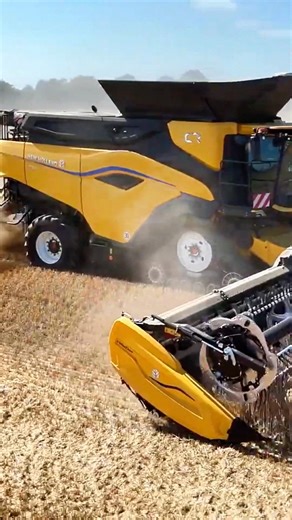 Amazing combine harvester new holland cr11 #farming #bigmachines #farminglife #agriculturelife | Big Machines