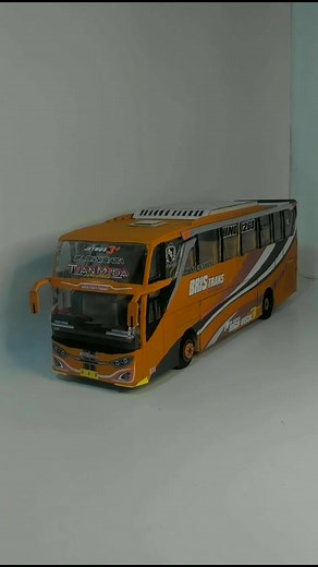 Miniatur Bus Bris Trans Tuan Muda yang Keren